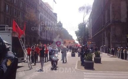 Marcha de campesinos pasa por el Zócalo; se dirigen a Segob 