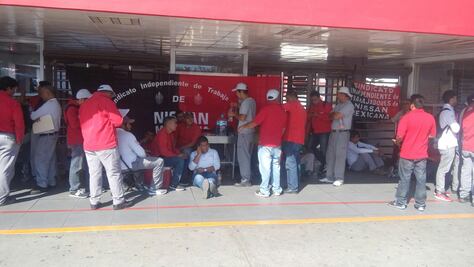 Colocan banderas de huelga en planta Nissan de Cuernavaca