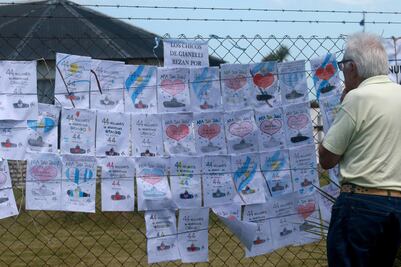 Historias del submarino. A unos los espera una boda; a marino le escriben cartas de amor