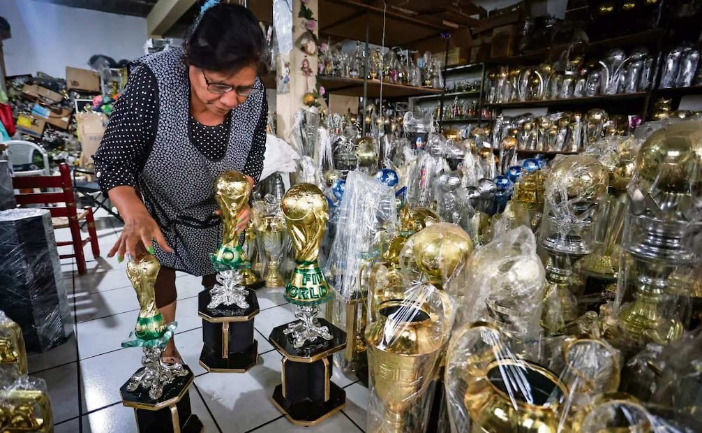 Estos trofeos son para los campeones del torneo dominical, las ligas escolares y de los que juegan en pasto sintético o campos de tierra. Foto: Luis Camacho/EL UNIEVRSAL