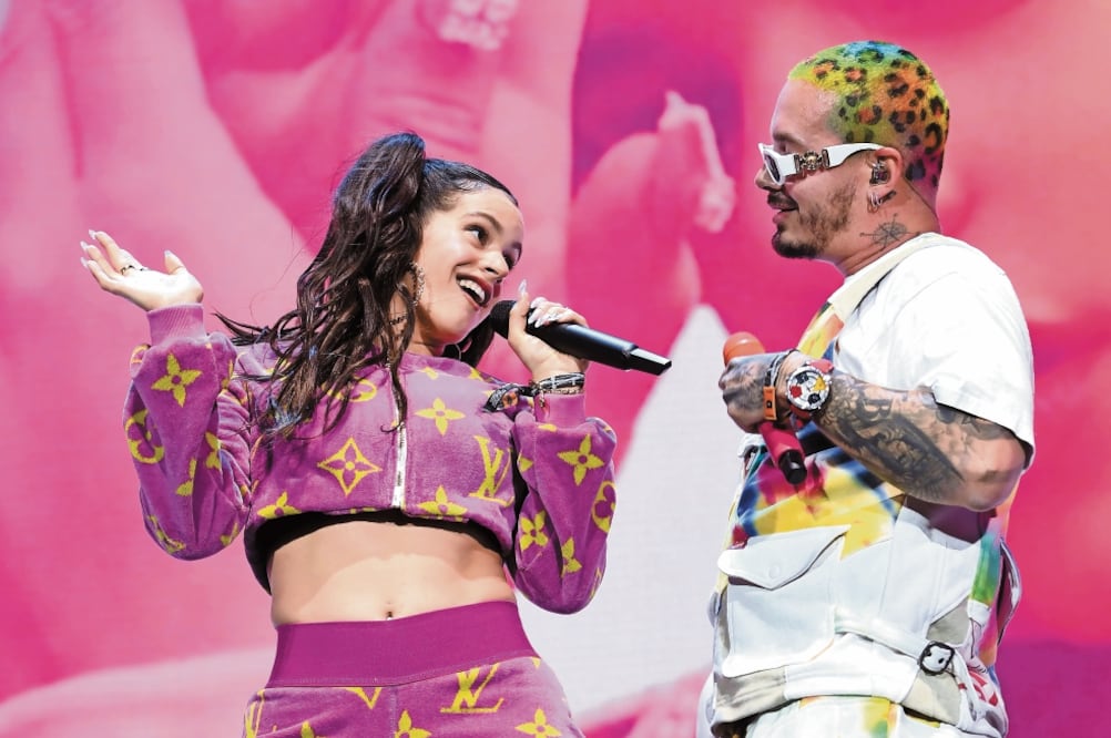 Rosalía cantó junto a J Balvin “Con altura” en su show del sábado. / FOTOS: VALERIE MACON. AFP Y EFE