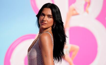 Dua Lipa deslumbra en la premiere mundial de "Barbie" en Los Ángeles
