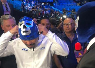 Manny Pacquiao posó con la máscara de Blue Demon y estará en Triplemanía