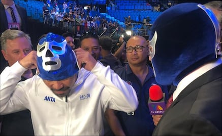 Manny Pacquiao posó con la máscara de Blue Demon y estará en Triplemanía