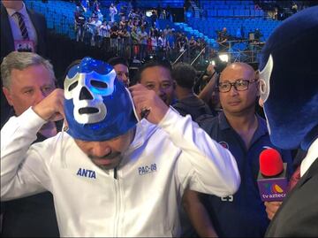 Manny Pacquiao posó con la máscara de Blue Demon y estará en Triplemanía
