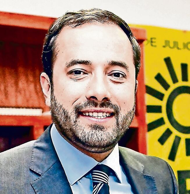 En la foto:  Víctor Hugo Romo, diputado local del sol azteca (ARCHIVO. EL UNIVERSAL)