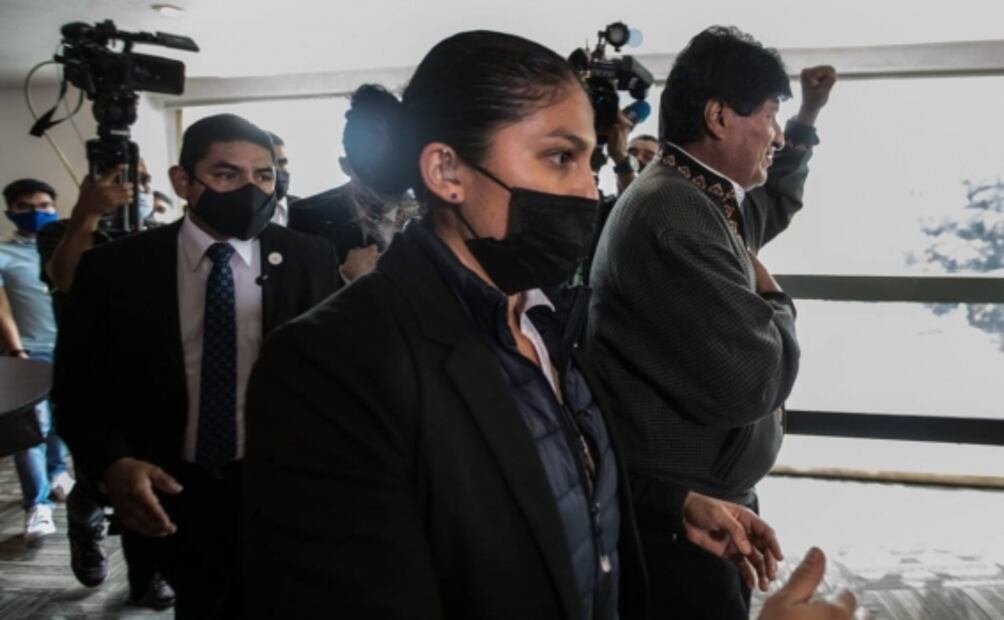 Elementos de la Guardia Nacional cuidan a Evo Morales en su gira por México