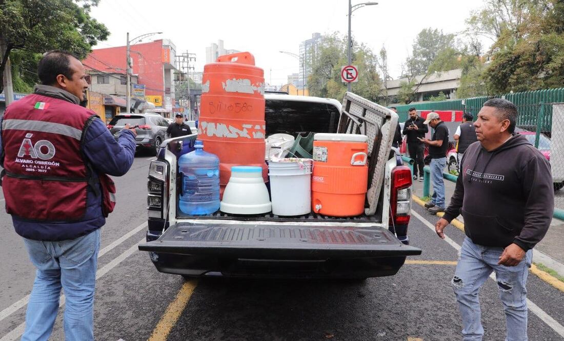 La alcaldía Álvaro Obregón realiza operativo contra franeleros en las inmediaciones del Hospital de Gineco Obstetricia Número 4 del IMSS, en la colonia Tizapán San Ángel. (Foto: especial)