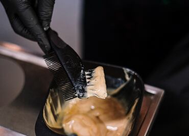 Mujer muere tras teñirse el pelo