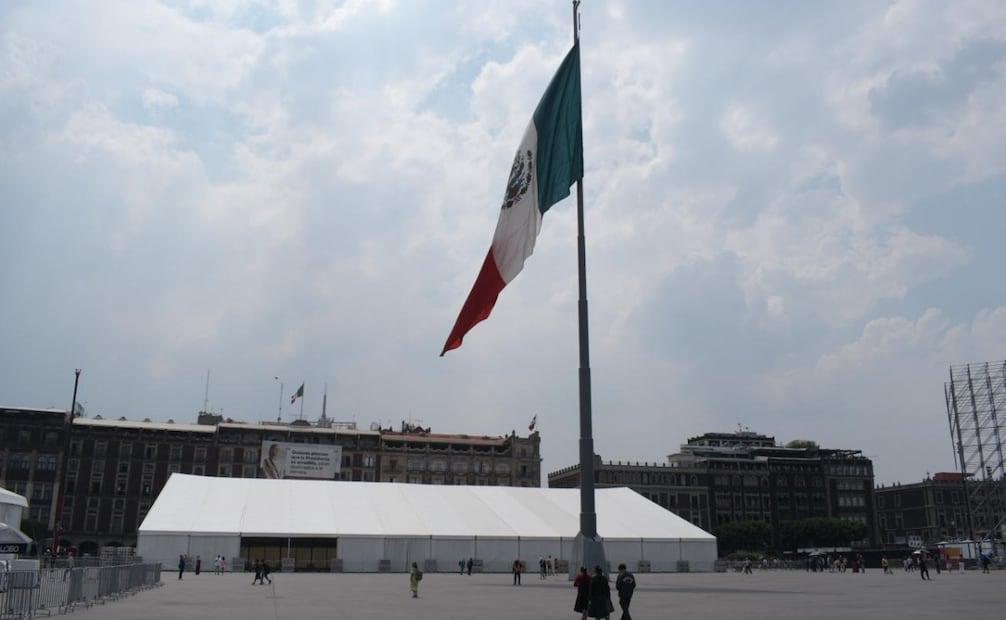 Instalación del FIFA Fan Fest en el Zócalo. Foto: Santiago Cadena / EL UNIVERSAL