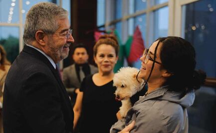 Llegan a México los seis mexicanos detenidos en Israel; los recibe Juan Ramón de la Fuente