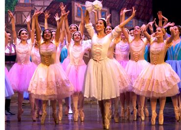 El romance y los celos del ballet "Coppelia" regresan a los escenarios