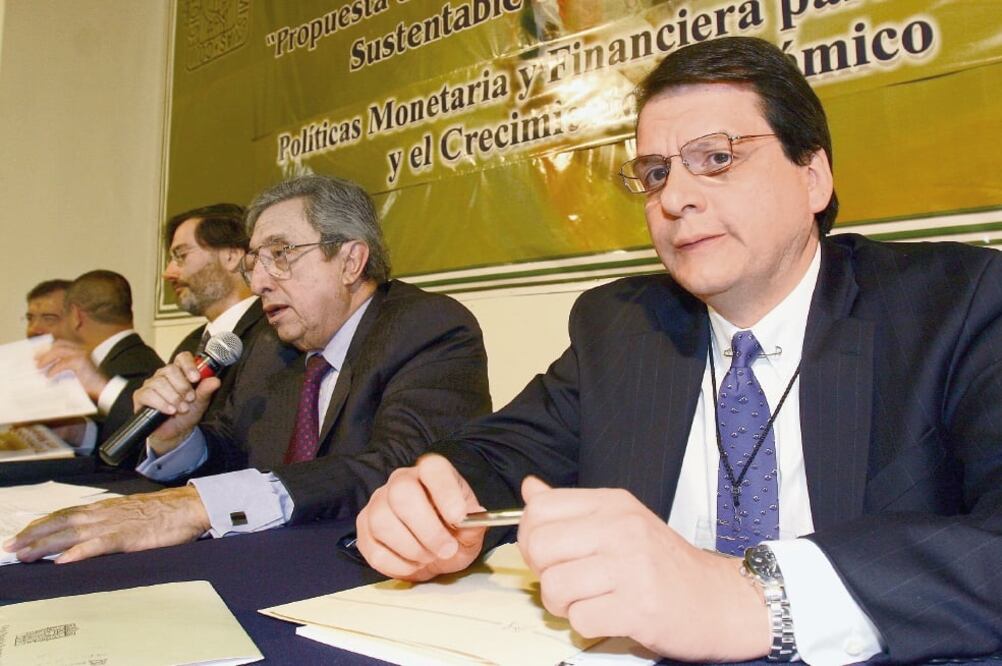 En el Código de Ética de los economistas se establece que el gremio realice pronósticos con supuestos reales y no bajo promociones de terceros (ARCHIVO EL UNIVERSAL)