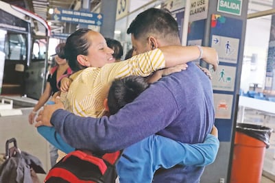 Ecuador auxilia a venezolanos con corredor ciudadano