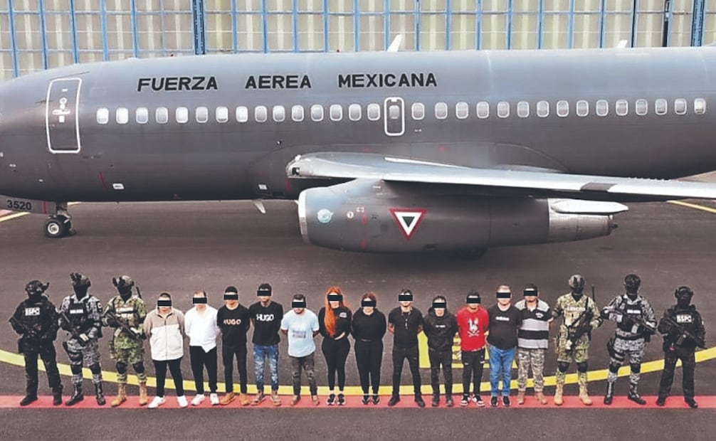 Las personas detenidas durante el operativo en Tanhuato y Ecuandureo fueron trasladadas vía aérea a la Ciudad de México y puestas a disposición de la Fiscalía General de la República. Foto: Especial