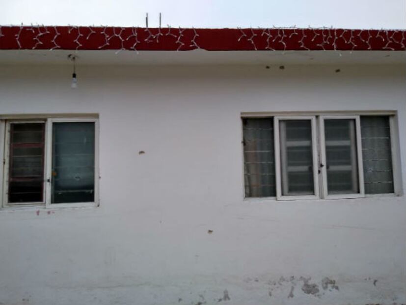 Grupo armado balea casa de exalcalde y quema autobús en Coalcomán, Michoacán