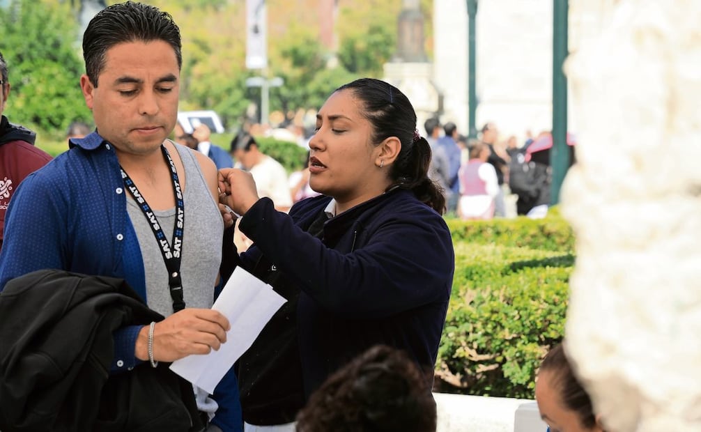 La gran demanda de vacunas contra el sarampión hizo que en algunos de los 124 puestos habilitados se agotara el biológico en dos horas y que se solicitaran más. Fotos: Osmar Alvarado y Santiago Reyes / EL UNIVERSAL