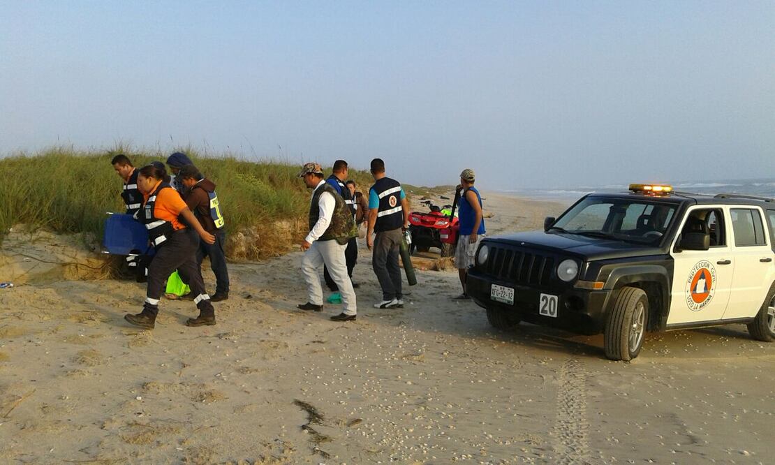 Naufragan pescadores en el Golfo de México; rescatan a 2