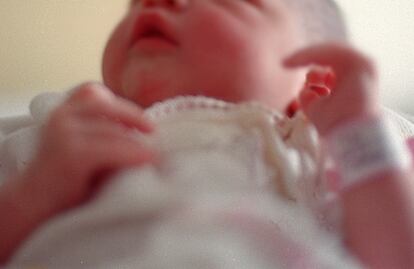 Hallan el cuerpo de un bebé dentro de caja de zapatos en Puebla