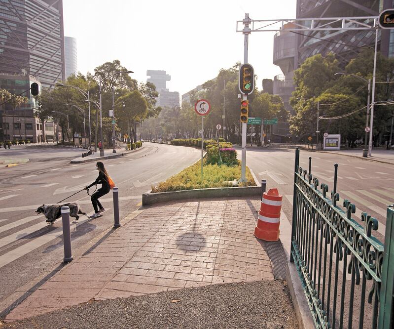 Gracias a los recursos de programas sociales entregados a la población, se ha frenado la movilidad en el país, aseguró el Ejecutivo. Foto: AP