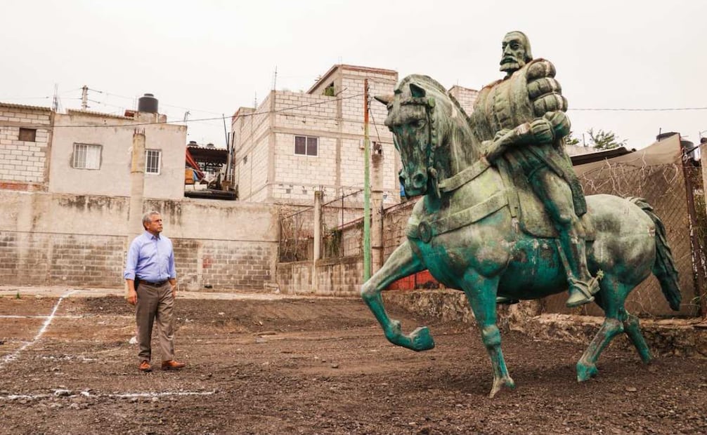 Encuentran estatua de Hernán Cortés en Morelos; INAH y alcalde de Cuernavaca disputan destino de la figura.
(09/09/26)
Foto: Especial.
