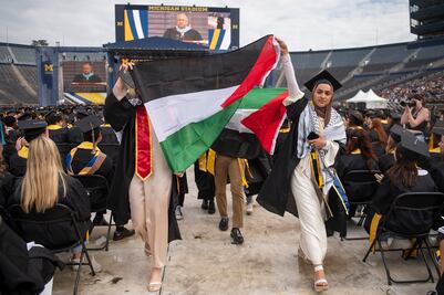 Universidades de EU celebran graduaciones en medio de tensión por manifestaciones propalestinas
