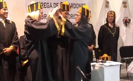 “Uso y costumbre” prestar salón donde premiaron a Laura Bozzo