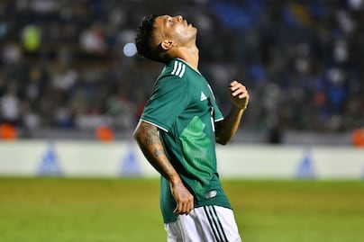 “Tecatito” Corona muestra el tratamiento de su tobillo