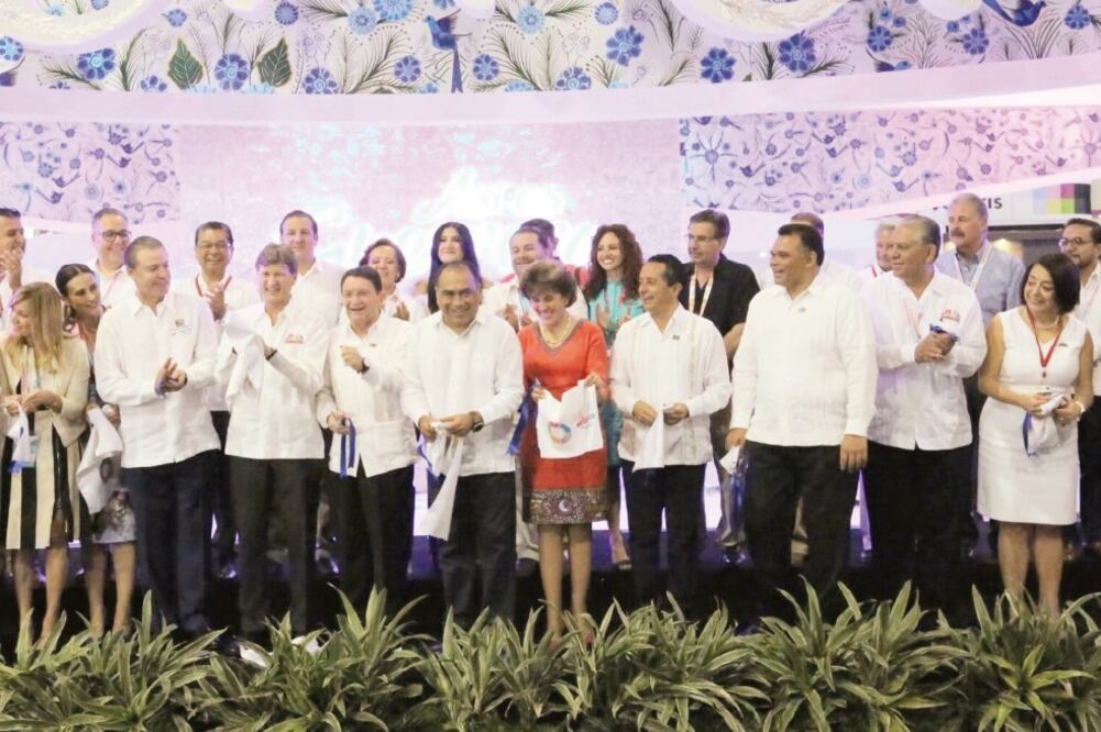 El gobernador Héctor Astudillo encabezó el Tianguis Turístico 2017, en donde los visitantes podrán saber más de los destinos que hay en Guerrero (ESPECIAL)