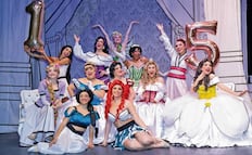 "Princesas" festejan 15 años de irreverencia
