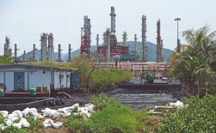 Incendio en refinería de Salina Cruz deja tres personas con quemaduras