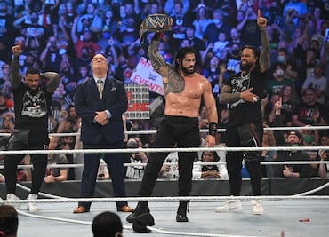 Roman Reigns retiene el título Universal ante Finn Bàlor en WWE Extreme Rules 2021