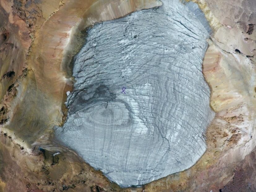 La mujer dormida también es feminista; luce listón morado el 8M