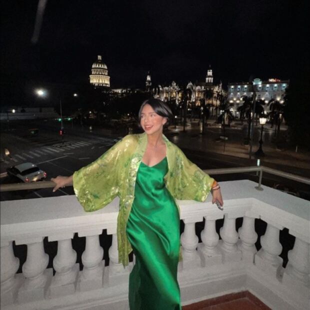 Los looks de Ángela Aguilar durante su viaje a Cuba