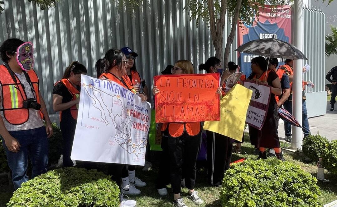 Integrantes de la organización civil  Derechos Humanos Integrales en Acción (DHIA) se manifestaron en contra de la medida que el funcionario buscaba / Foto: Paola Gamboa. EL UNIVERSAL