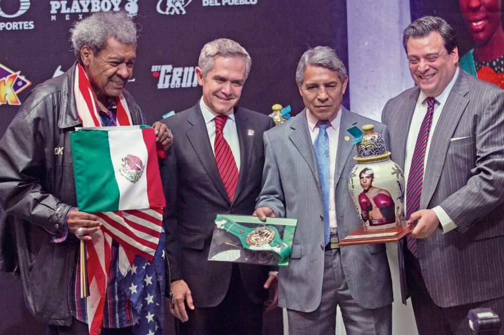 Don King (izq) será homenajeado mañana en el histórico espectáculo (MOISÉS PABLO. CUARTOSCURO)