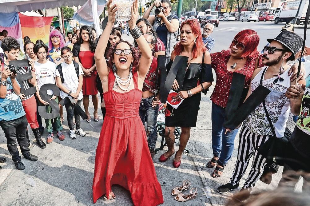 Piden justicia y seguridad. Mujeres trans y activistas tomaron la calle de forma simbólica para gritar: “¡Estamos vivas! GERMÁN ESPINOSA. EL UNIVERSAL