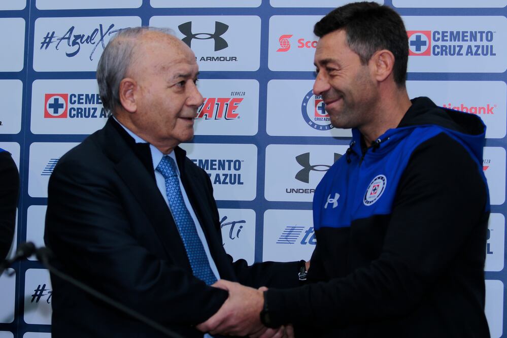 El presidente bailó y Caixinha explotó