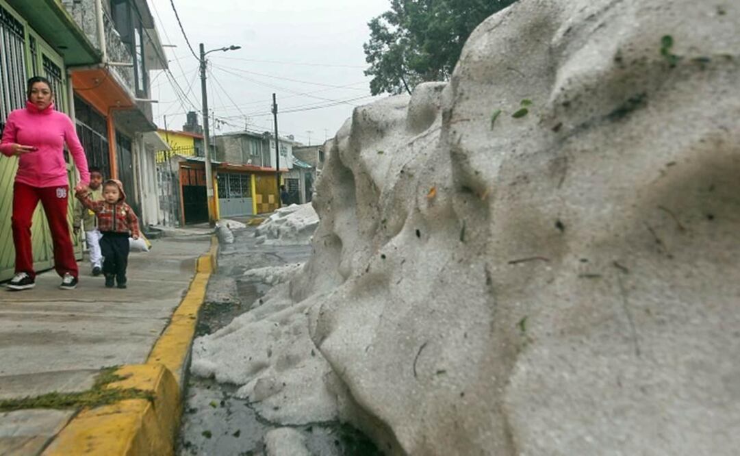 Massive piles of hail were left after the storm. (Photo: Archive/EL UNIVERSAL)