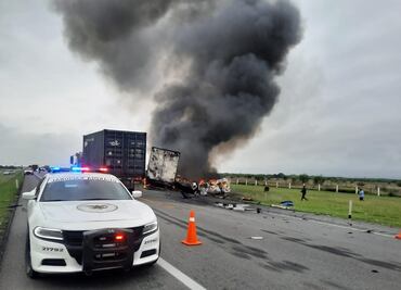 Choque entre tráiler y camioneta deja 13 muertos en Tamaulipas