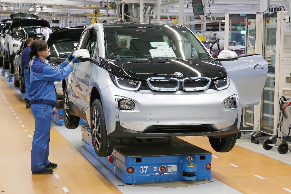 Hasta noviembre del año pasado, 67.2% de todos los créditos automotrices otorgados en México se habían entregado por parte de las financieras de marca, y sólo 27.3% por parte de los bancos (ARCHIVO EL UNIVERSAL)