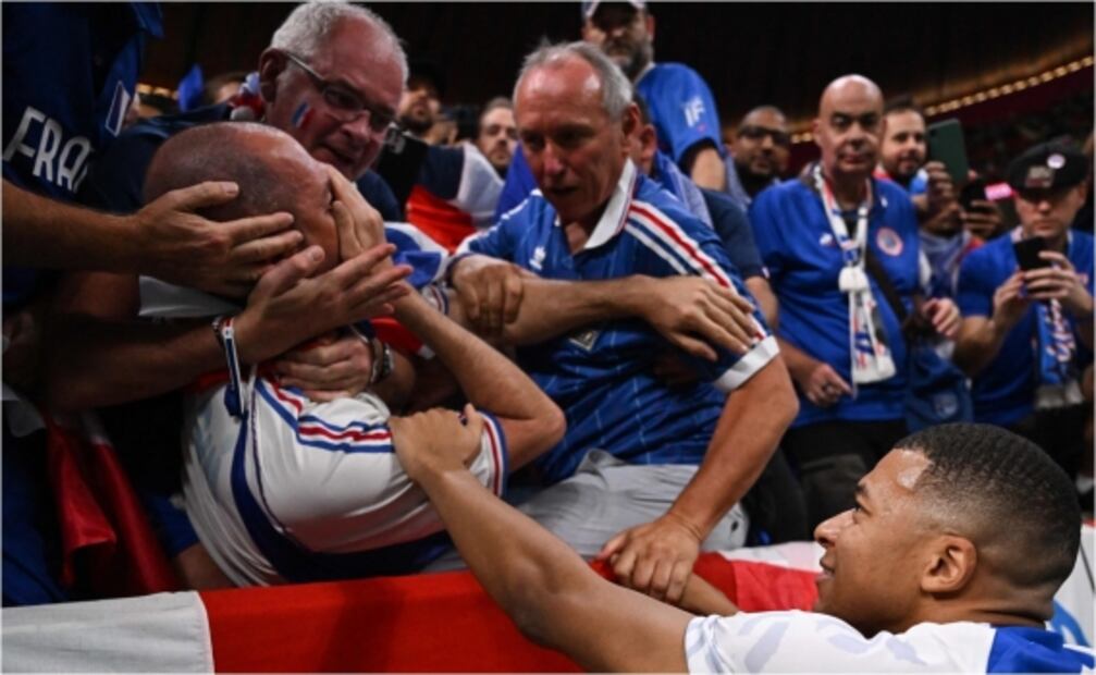 El noble gesto de Kylian Mbappé con un aficionado que recibió un balonazo