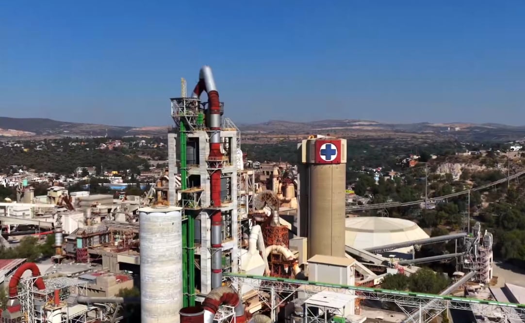 Vista aérea de las instalaciones de la cooperativa cementera Cruz Azul. Foto: @CruzAzulSCL.