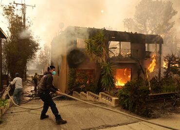 Suman 24 muertos por incendios en California; 10 de los fallecidos no han sido identificados