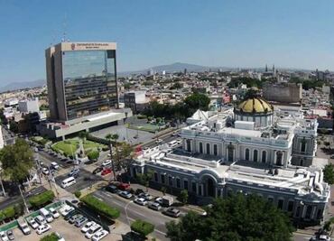 Acusan a profesor de la Universidad de Guadalajara por violencia vicaria; solicitan intervención de Claudia Sheinbaum