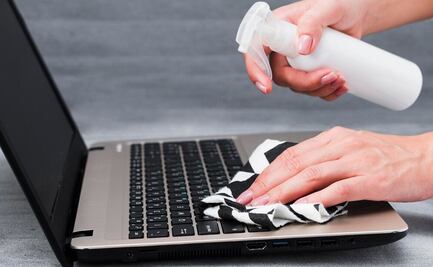 Cómo limpiar correctamente los puertos de tu laptop