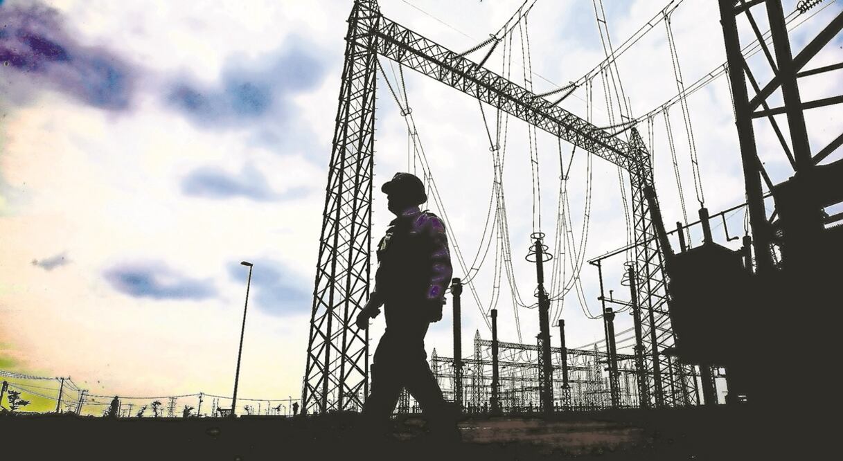 CFE ha ampliado el espectro de actividades productivas. Foto: ARCHIVO EL UNIVERSAL