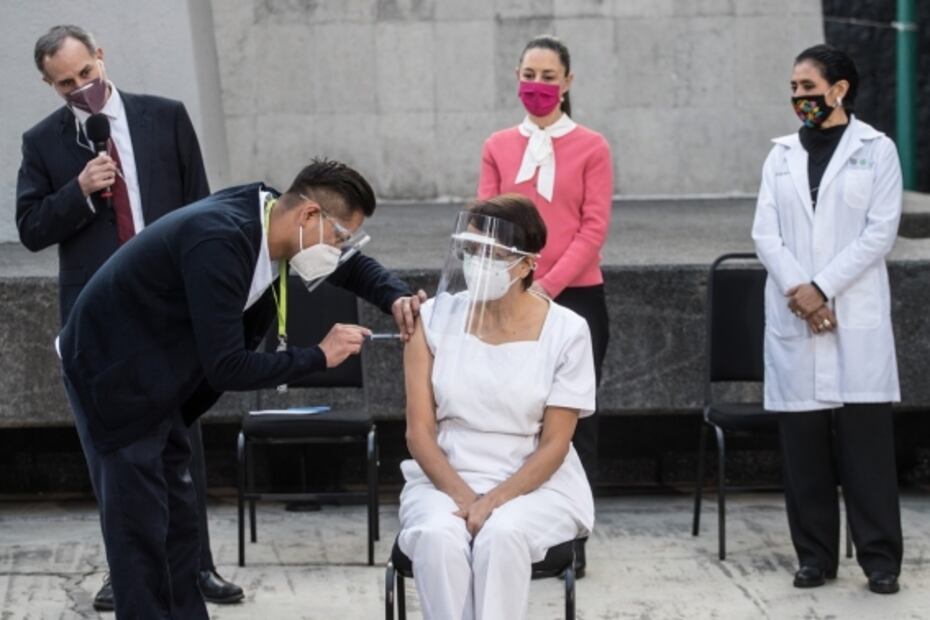 Enfermeras, doctoras y maestras en casa: Las mujeres en un año de pandemia