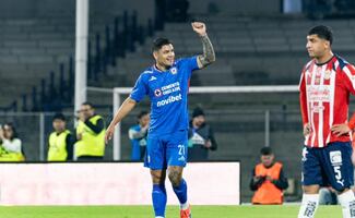 Cruz Azul remonta y vence a Chivas en la última jugada para meterse a semifinales