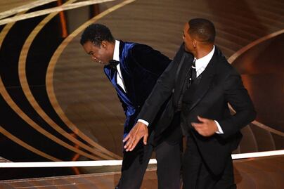 Will Smith golpea a Chris Rock en plena ceremonia del Oscar por hacer broma de su esposa